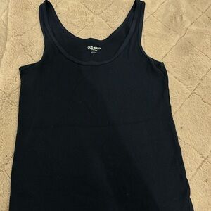 hey loves selling this cute tank top !